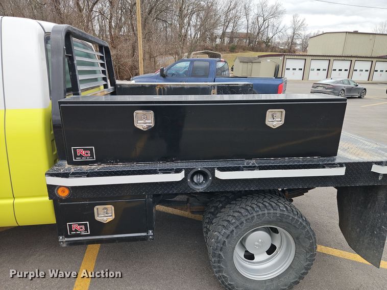 image for item EI8848 2005 Dodge Ram 3500 flatbed pickup truck