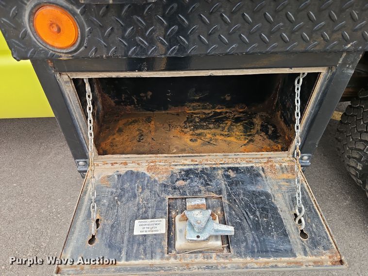 image for item EI8848 2005 Dodge Ram 3500 flatbed pickup truck