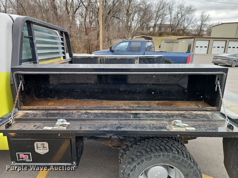 image for item EI8848 2005 Dodge Ram 3500 flatbed pickup truck