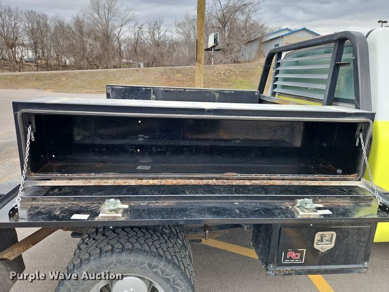 image for item EI8848 2005 Dodge Ram 3500 flatbed pickup truck