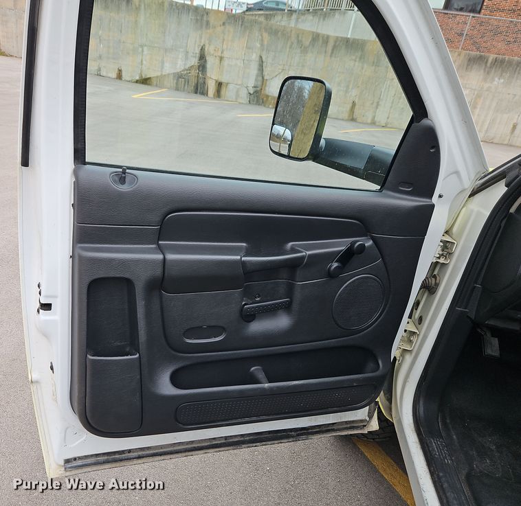 image for item EI8848 2005 Dodge Ram 3500 flatbed pickup truck