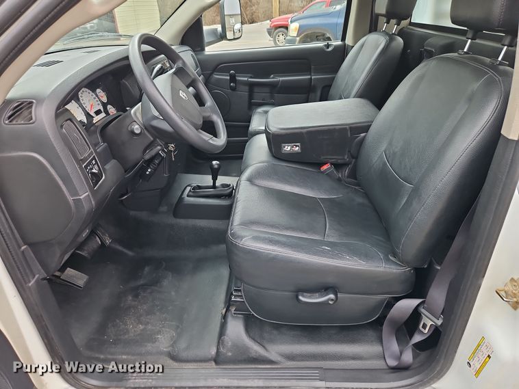 image for item EI8848 2005 Dodge Ram 3500 flatbed pickup truck