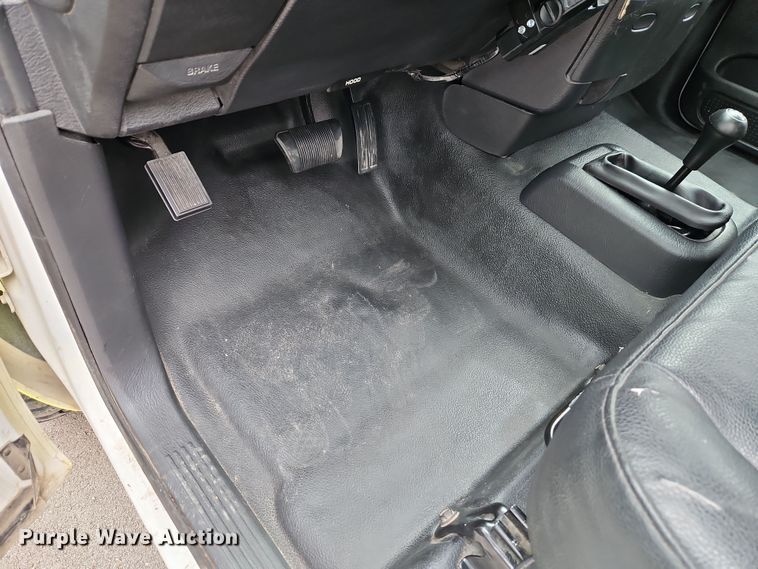 image for item EI8848 2005 Dodge Ram 3500 flatbed pickup truck