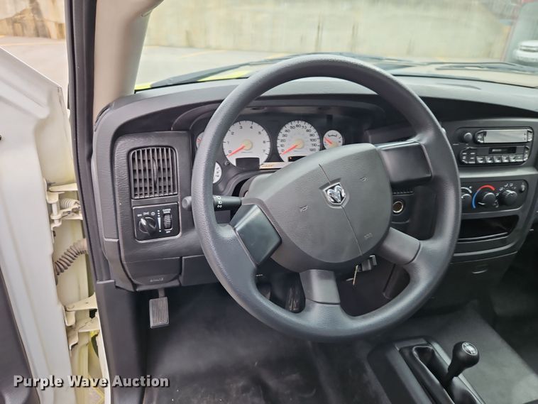 image for item EI8848 2005 Dodge Ram 3500 flatbed pickup truck