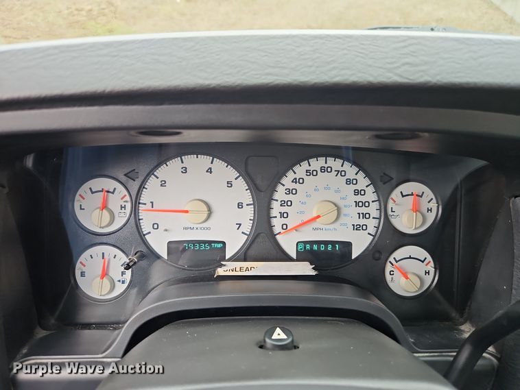 image for item EI8848 2005 Dodge Ram 3500 flatbed pickup truck