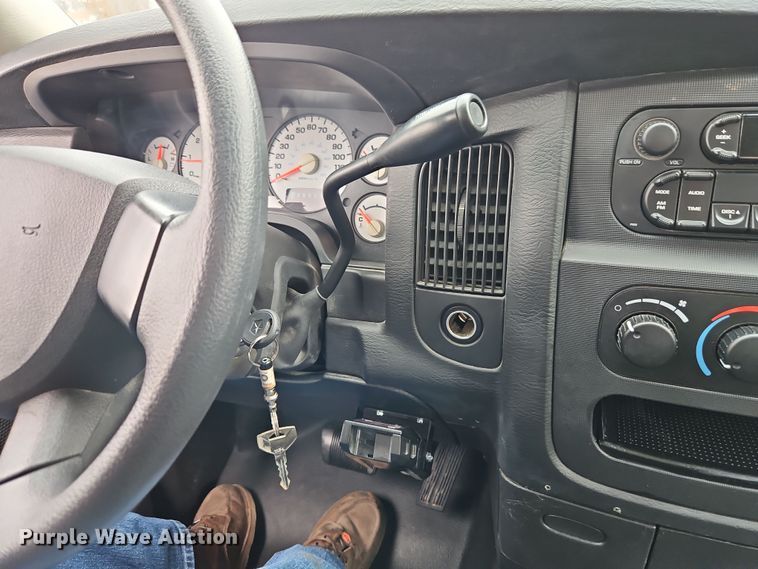 image for item EI8848 2005 Dodge Ram 3500 flatbed pickup truck