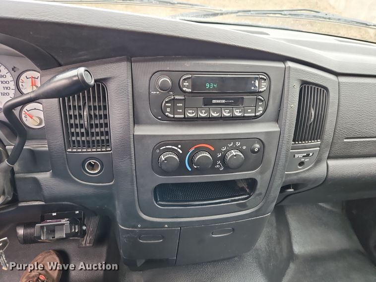 image for item EI8848 2005 Dodge Ram 3500 flatbed pickup truck