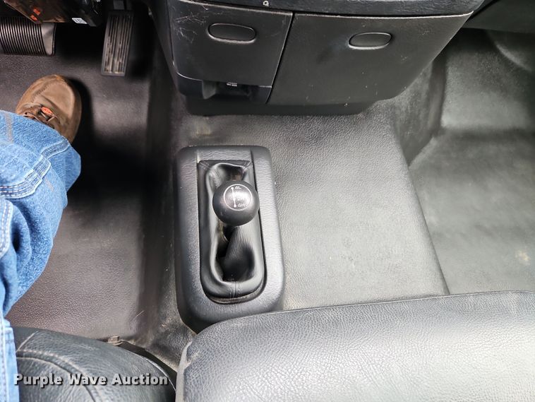 image for item EI8848 2005 Dodge Ram 3500 flatbed pickup truck