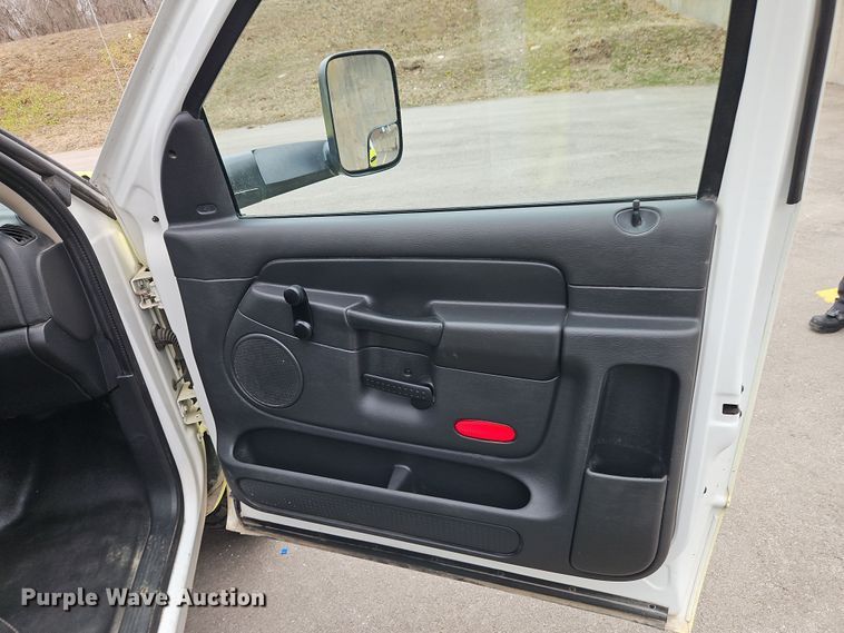 image for item EI8848 2005 Dodge Ram 3500 flatbed pickup truck