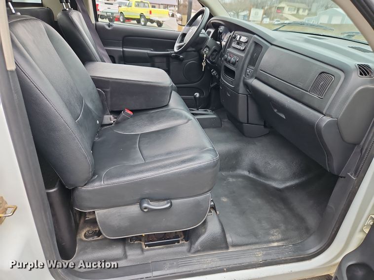 image for item EI8848 2005 Dodge Ram 3500 flatbed pickup truck