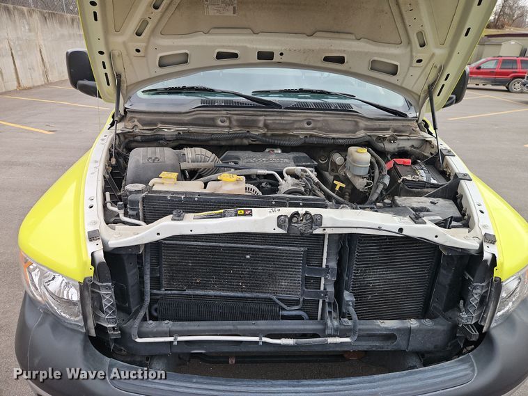 image for item EI8848 2005 Dodge Ram 3500 flatbed pickup truck