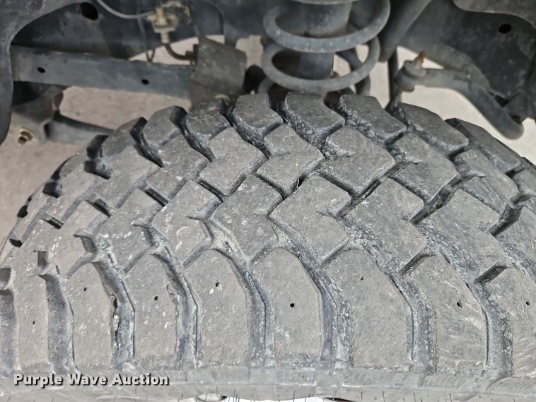 image for item EI8848 2005 Dodge Ram 3500 flatbed pickup truck