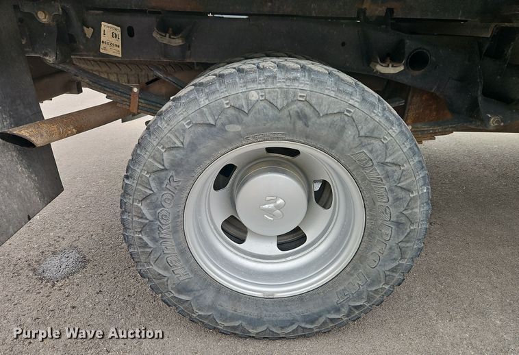 image for item EI8848 2005 Dodge Ram 3500 flatbed pickup truck