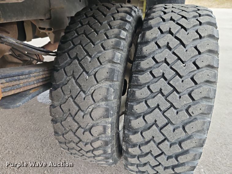 image for item EI8848 2005 Dodge Ram 3500 flatbed pickup truck