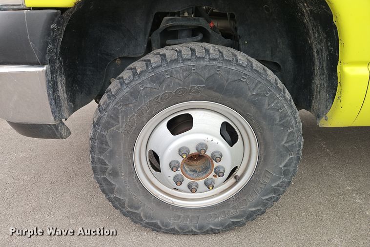 image for item EI8848 2005 Dodge Ram 3500 flatbed pickup truck