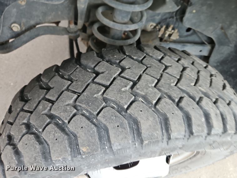 image for item EI8848 2005 Dodge Ram 3500 flatbed pickup truck