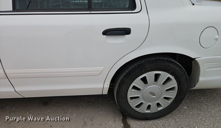 image for item EI8849 2011 Ford Crown Victoria Police Interceptor 