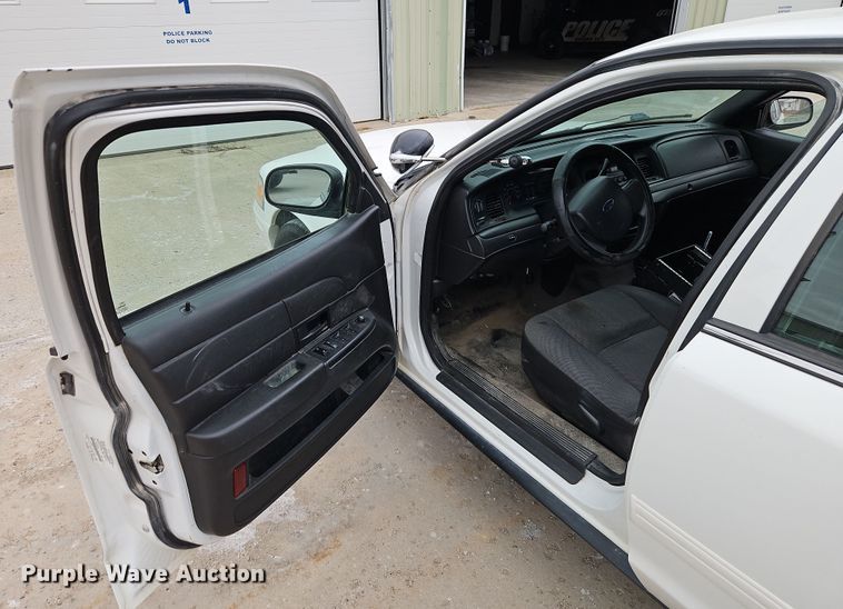 image for item EI8849 2011 Ford Crown Victoria Police Interceptor 