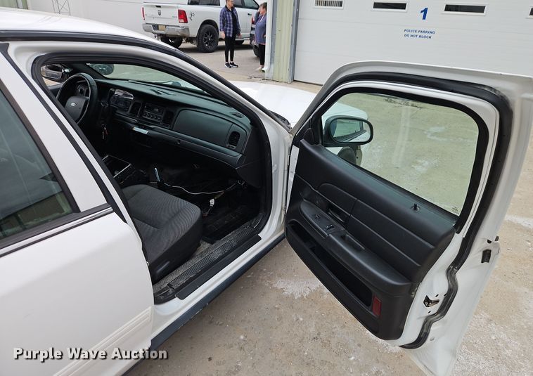 image for item EI8849 2011 Ford Crown Victoria Police Interceptor 