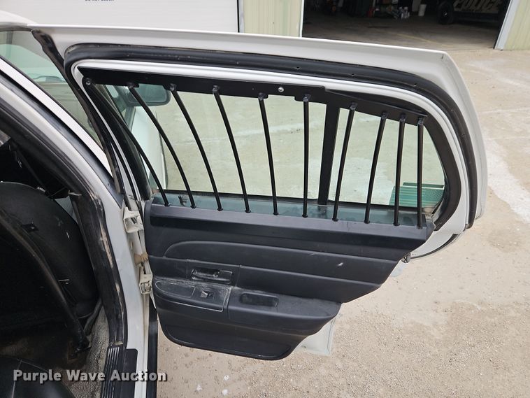 image for item EI8849 2011 Ford Crown Victoria Police Interceptor 