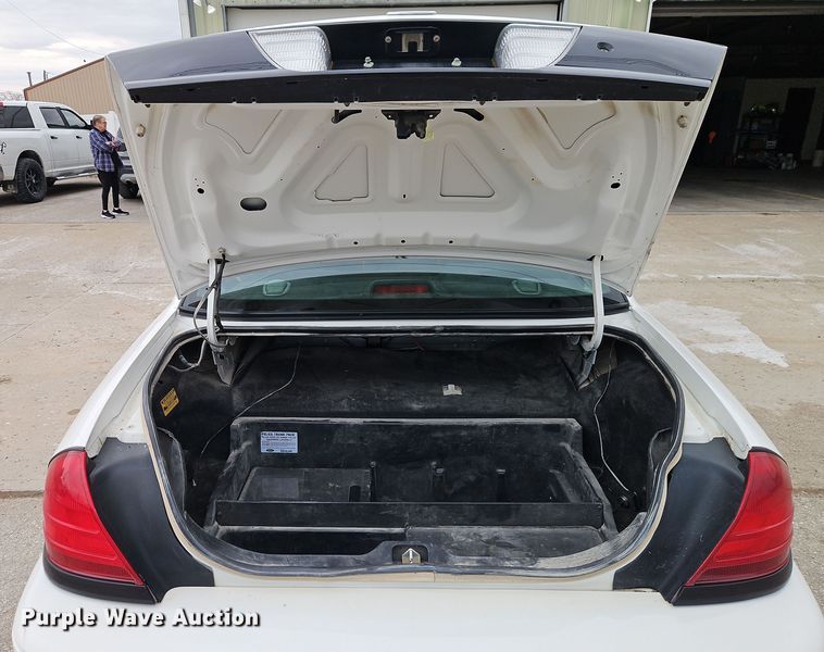 image for item EI8849 2011 Ford Crown Victoria Police Interceptor 