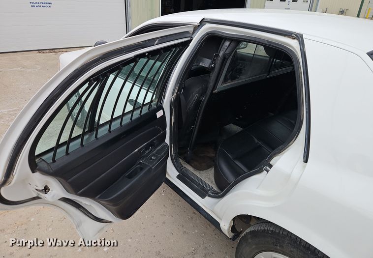 image for item EI8849 2011 Ford Crown Victoria Police Interceptor 