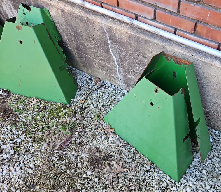 image for item EI8859 John Deere Frontier batwing finish mower