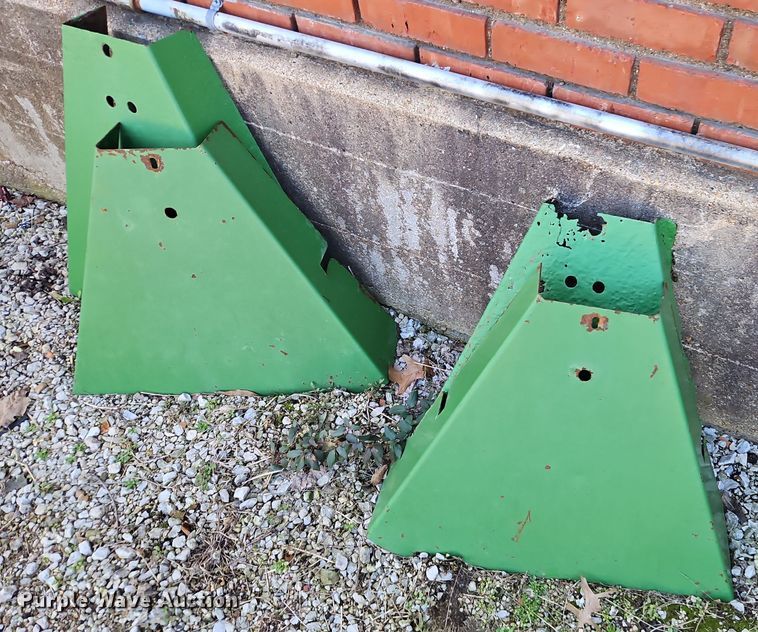 image for item EI8859 John Deere Frontier batwing finish mower