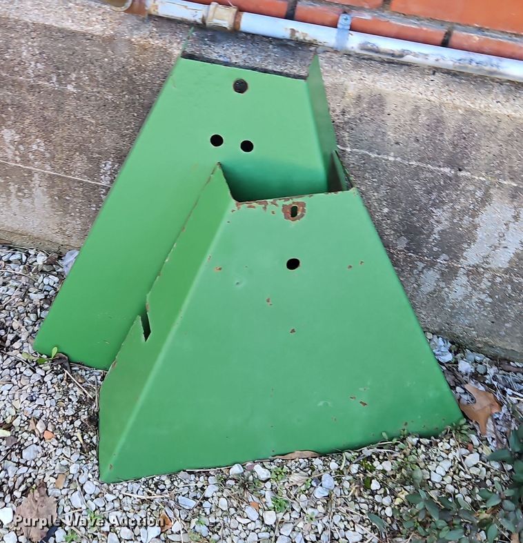 image for item EI8859 John Deere Frontier batwing finish mower