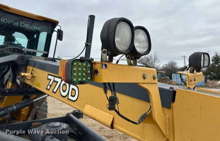 image for item EK0416 2008 John Deere 770D motor grader