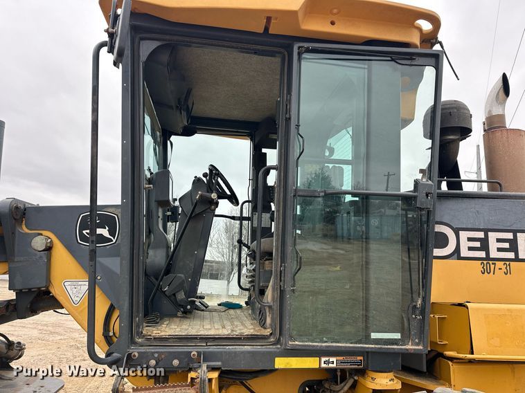 image for item EK0416 2008 John Deere 770D motor grader