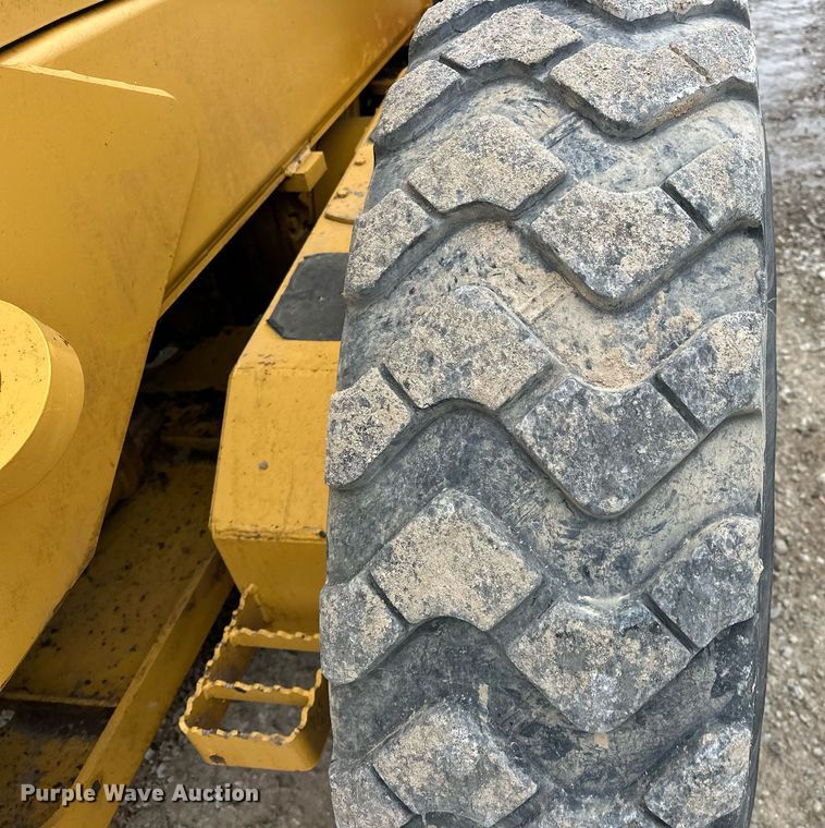 image for item EK0416 2008 John Deere 770D motor grader