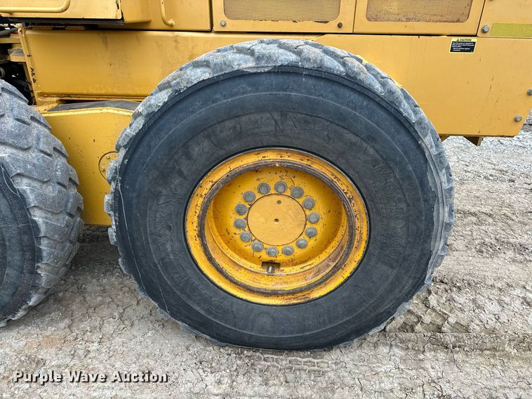 image for item EK0416 2008 John Deere 770D motor grader