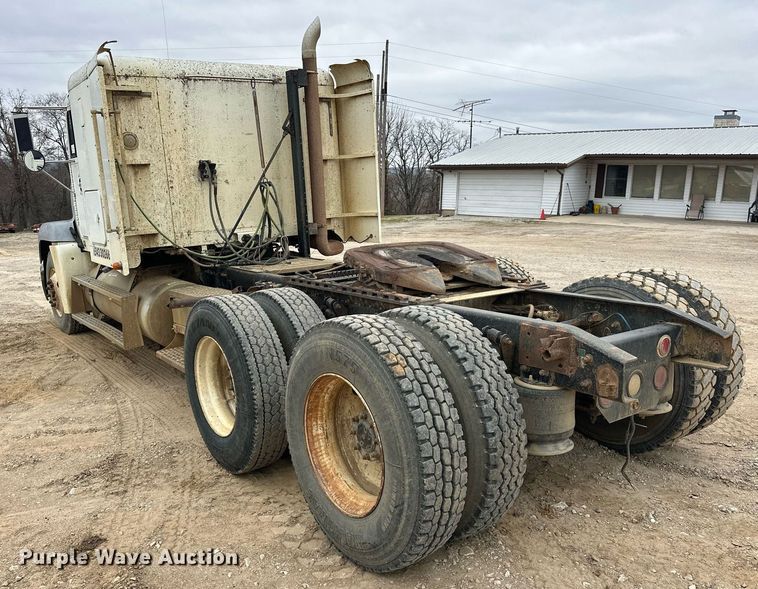 image for item EK0418 1999 Freightliner FLD semi truck
