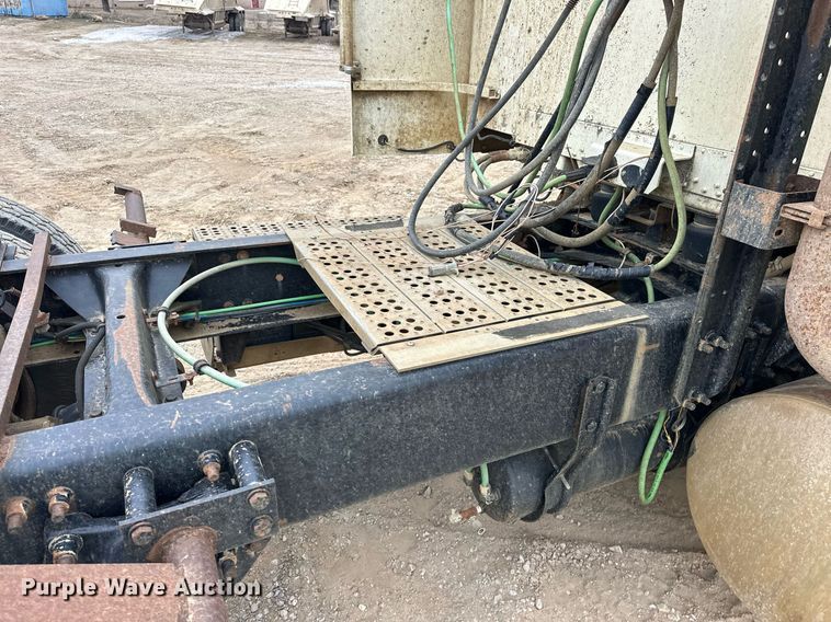 image for item EK0418 1999 Freightliner FLD semi truck