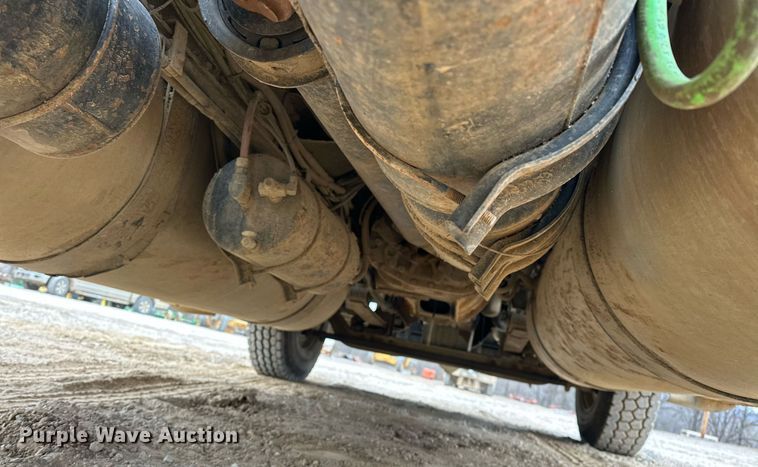 image for item EK0418 1999 Freightliner FLD semi truck