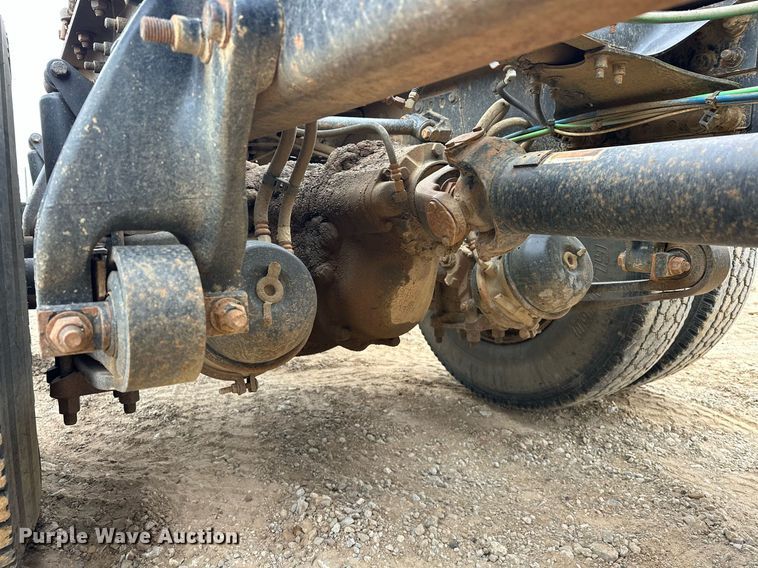 image for item EK0418 1999 Freightliner FLD semi truck