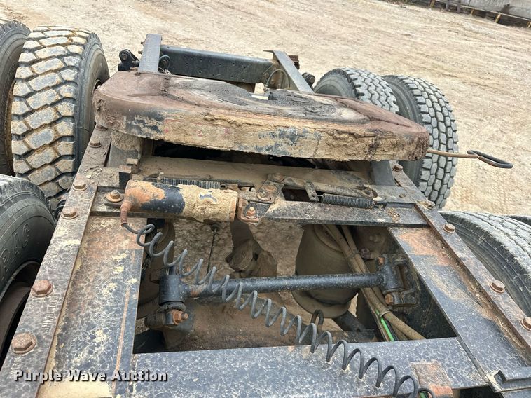 image for item EK0418 1999 Freightliner FLD semi truck