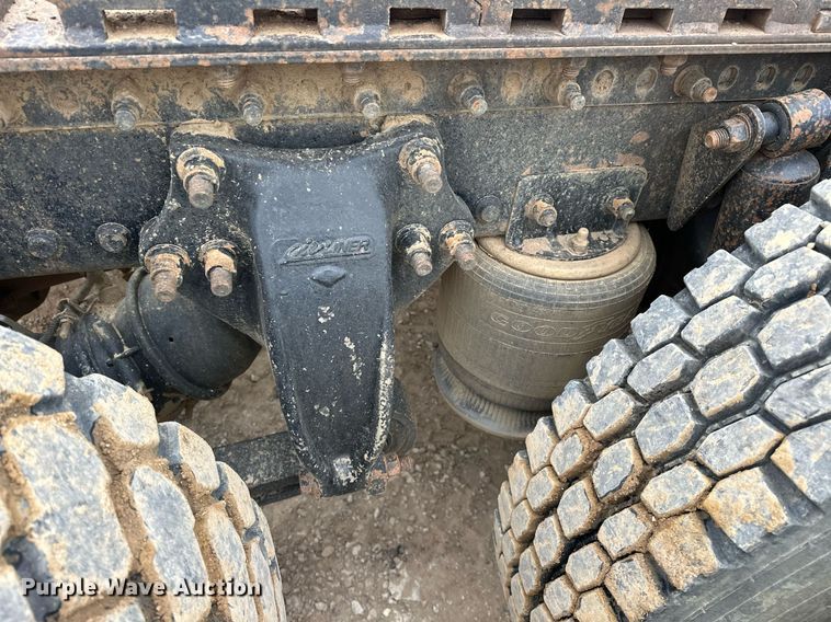 image for item EK0418 1999 Freightliner FLD semi truck