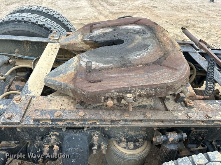 image for item EK0418 1999 Freightliner FLD semi truck