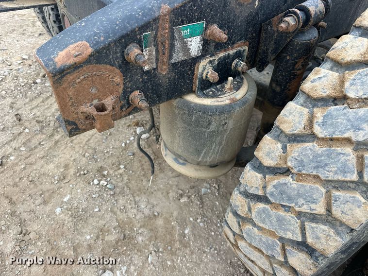 image for item EK0418 1999 Freightliner FLD semi truck