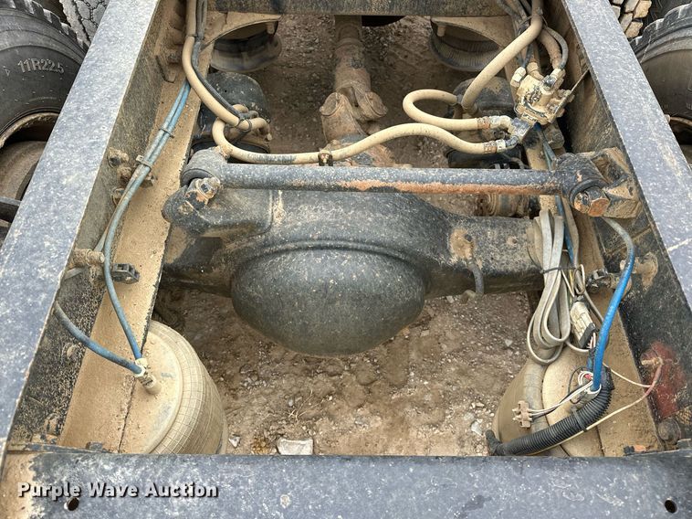 image for item EK0418 1999 Freightliner FLD semi truck