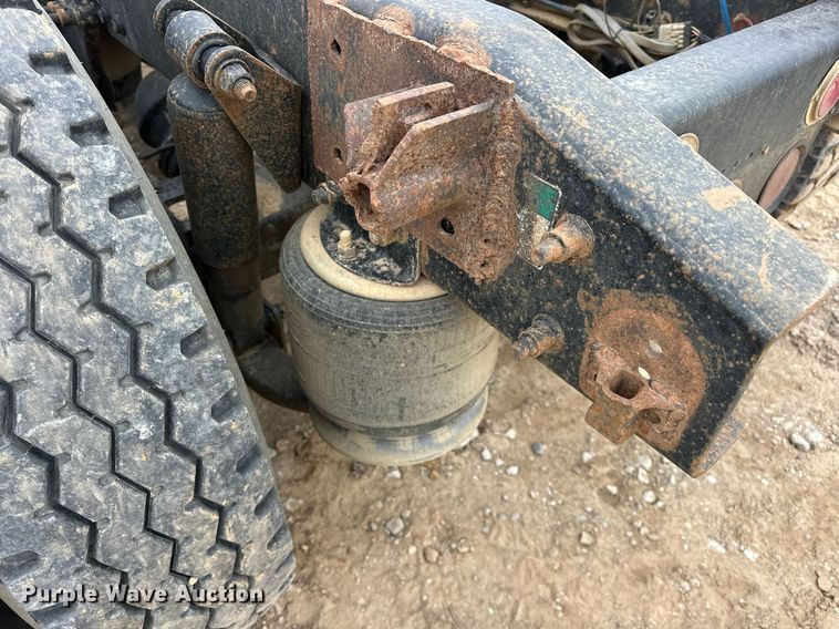 image for item EK0418 1999 Freightliner FLD semi truck