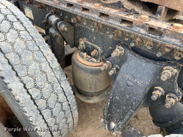 image for item EK0418 1999 Freightliner FLD semi truck