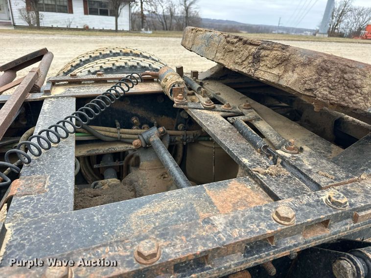 image for item EK0418 1999 Freightliner FLD semi truck