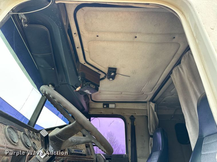 image for item EK0418 1999 Freightliner FLD semi truck