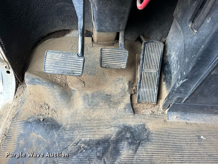 image for item EK0418 1999 Freightliner FLD semi truck