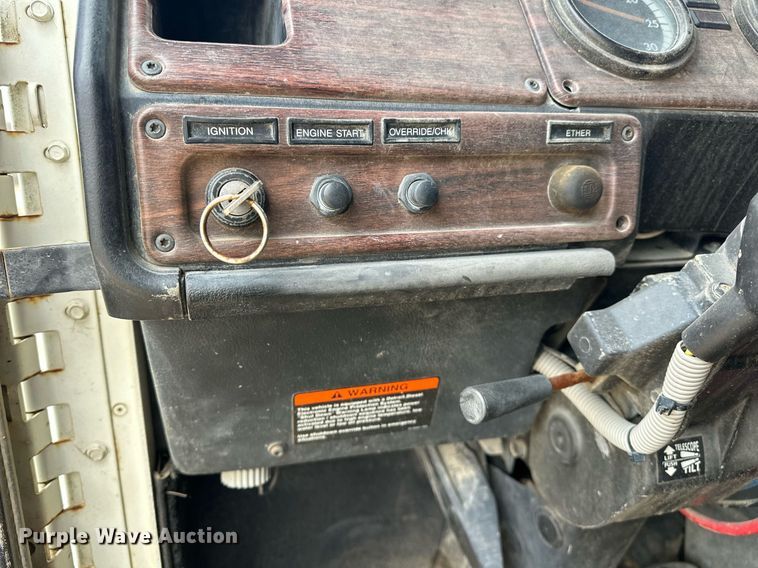 image for item EK0418 1999 Freightliner FLD semi truck