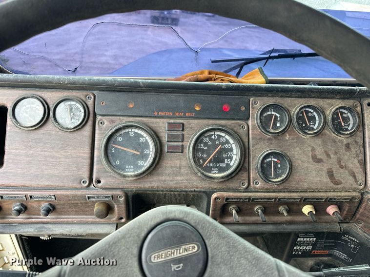 image for item EK0418 1999 Freightliner FLD semi truck