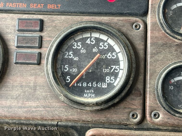 image for item EK0418 1999 Freightliner FLD semi truck